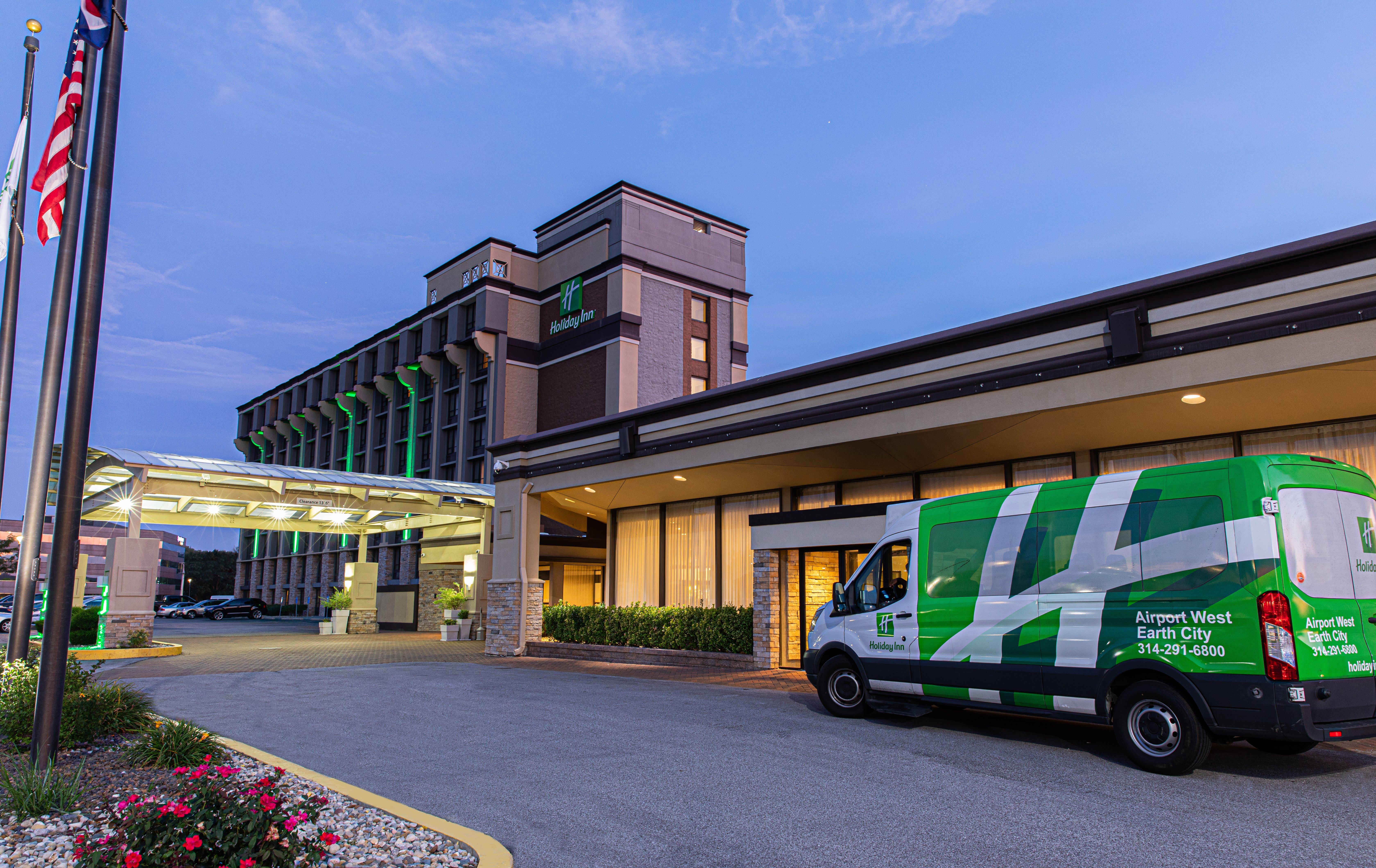 Hilton St. Louis Airport Hotel Woodson Terrace Exterior photo