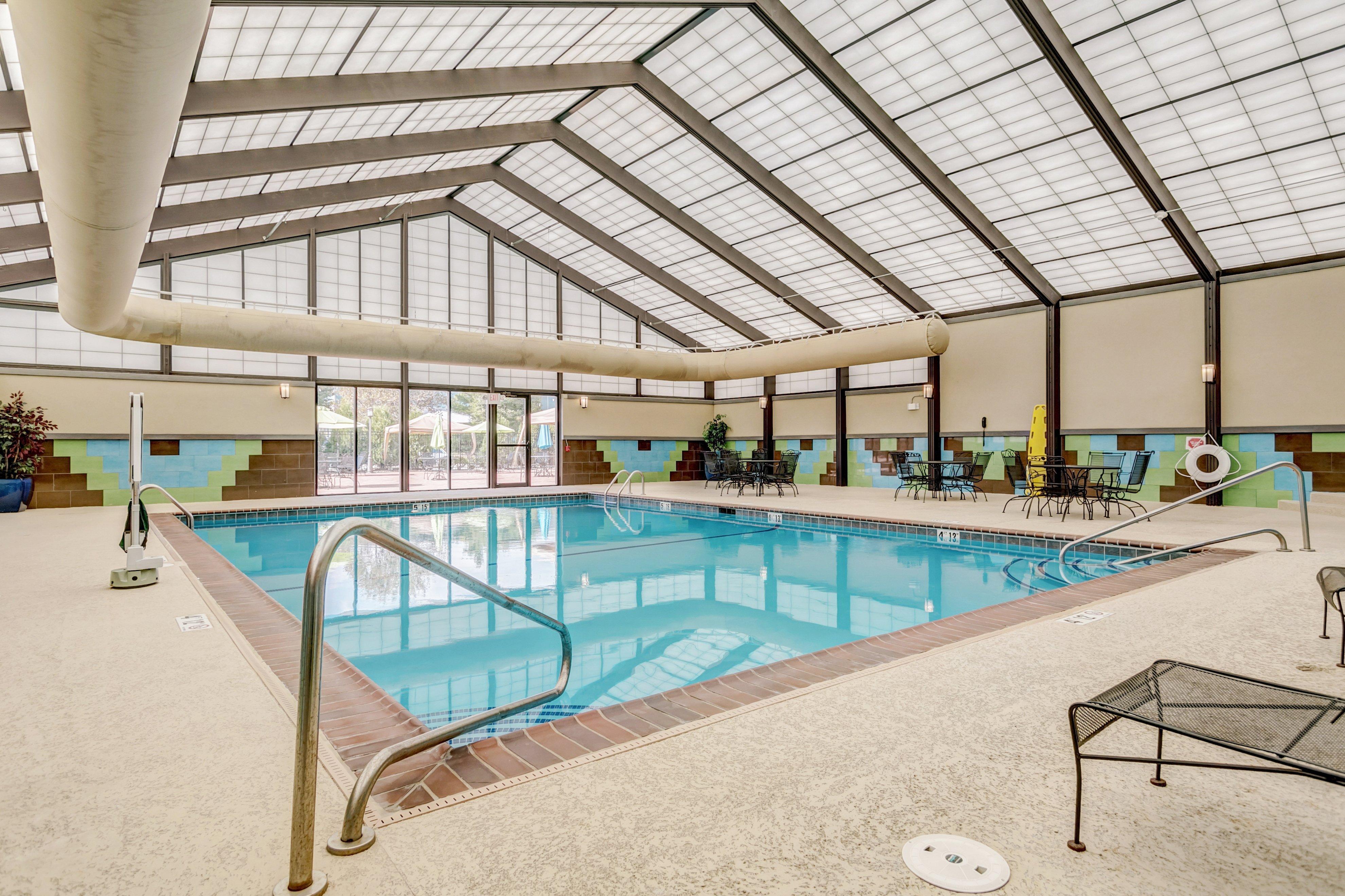 Hilton St. Louis Airport Hotel Woodson Terrace Exterior photo