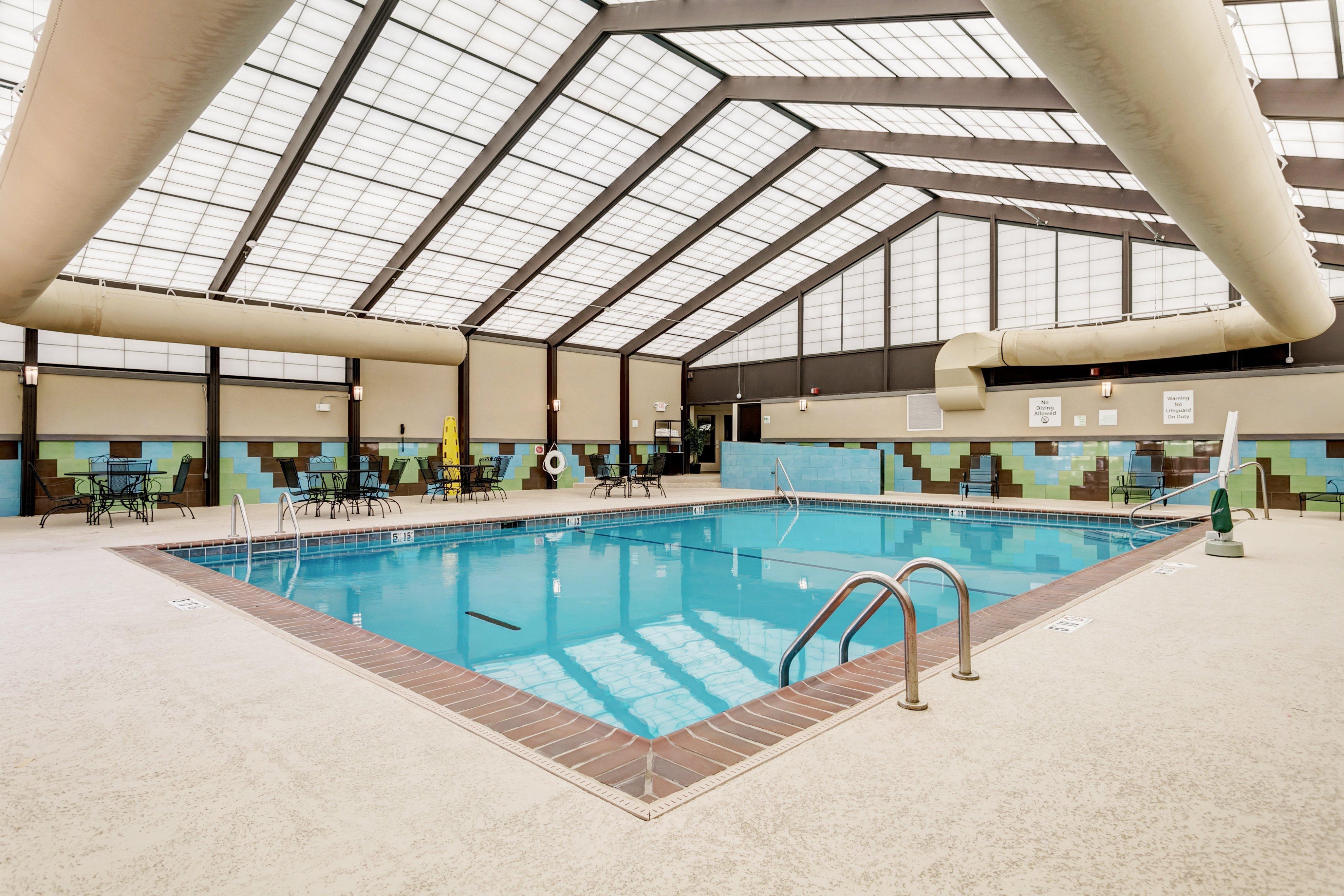 Hilton St. Louis Airport Hotel Woodson Terrace Exterior photo