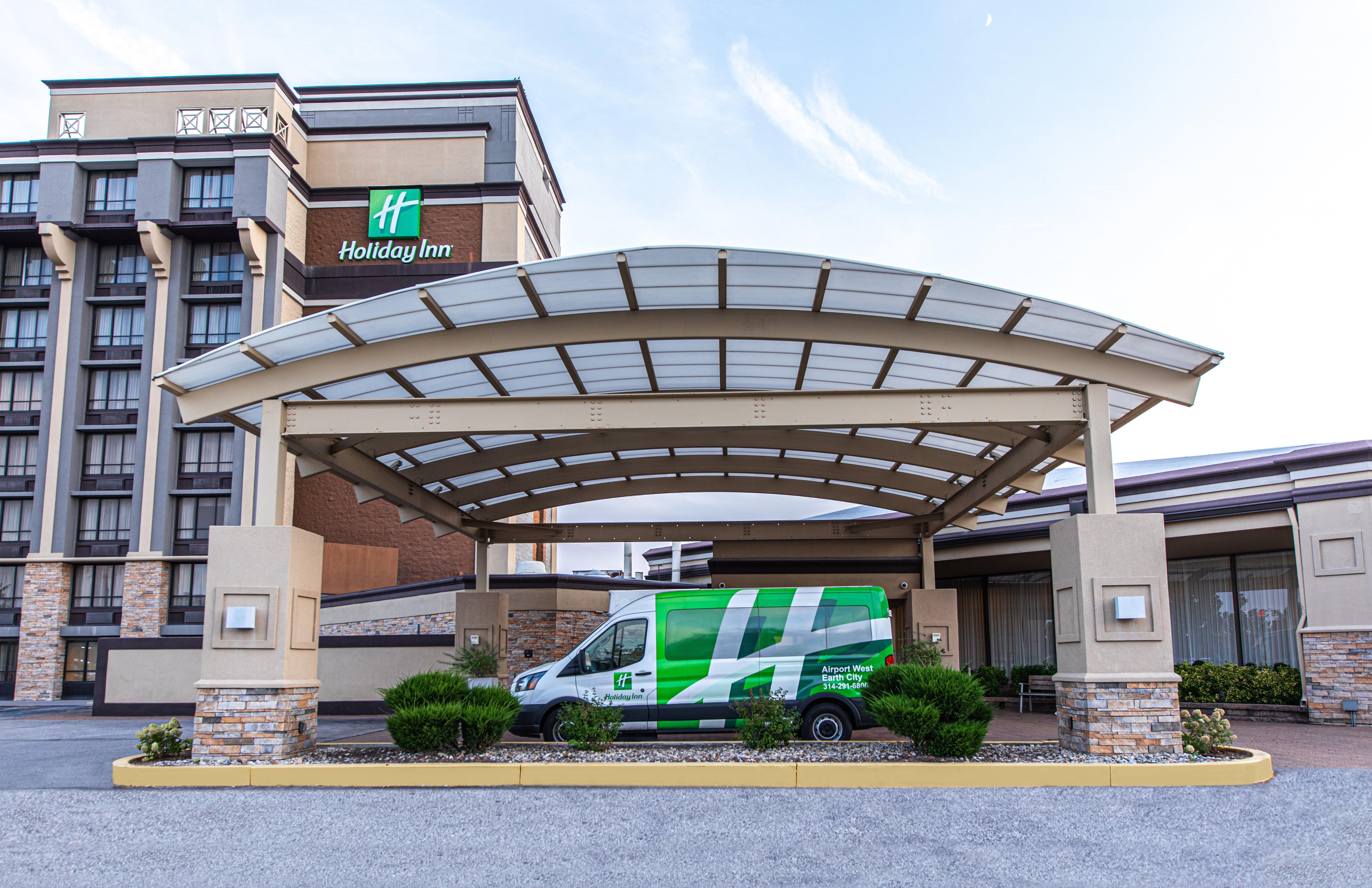 Hilton St. Louis Airport Hotel Woodson Terrace Exterior photo