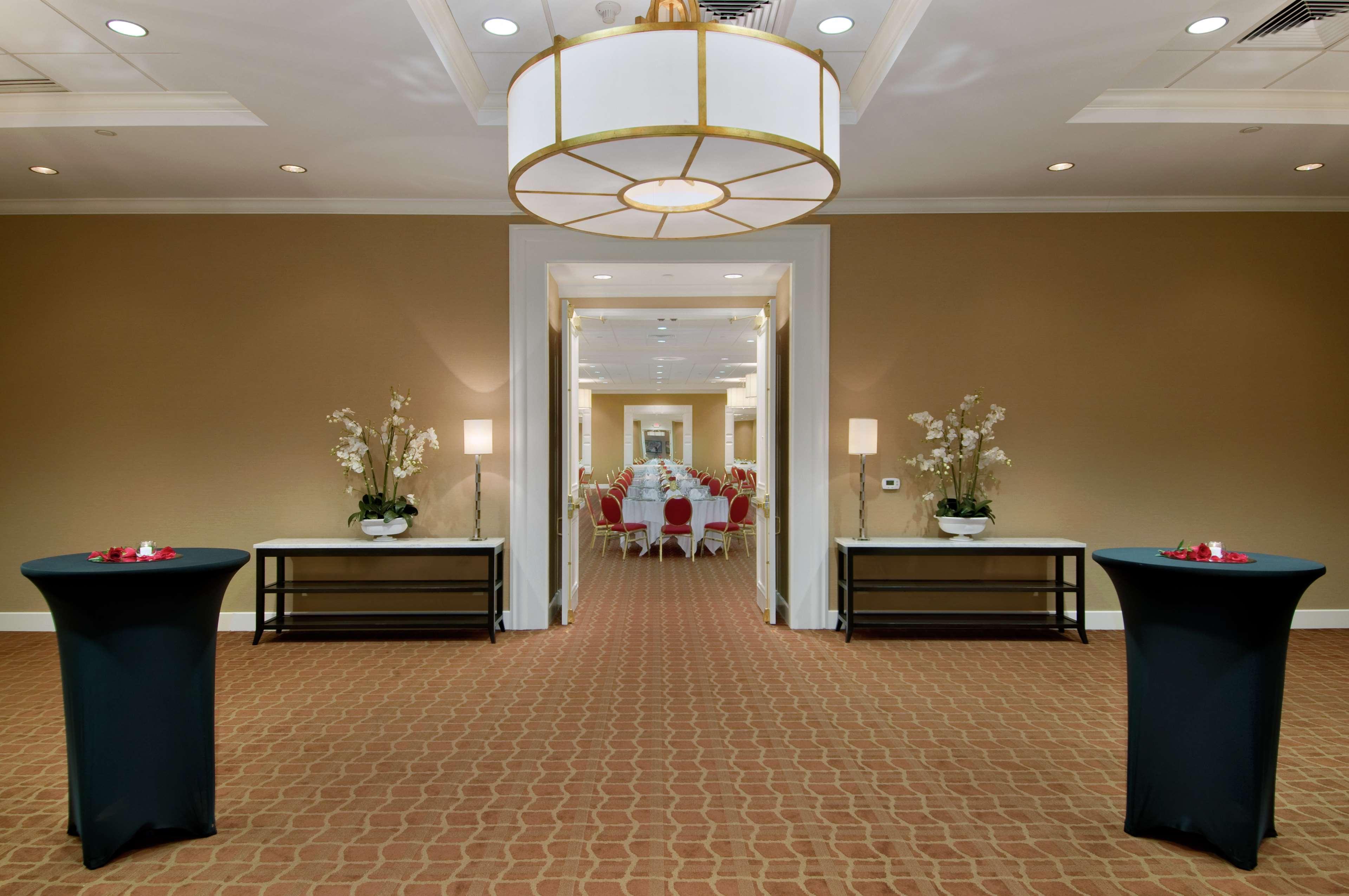 Hilton St. Louis Airport Hotel Woodson Terrace Interior photo