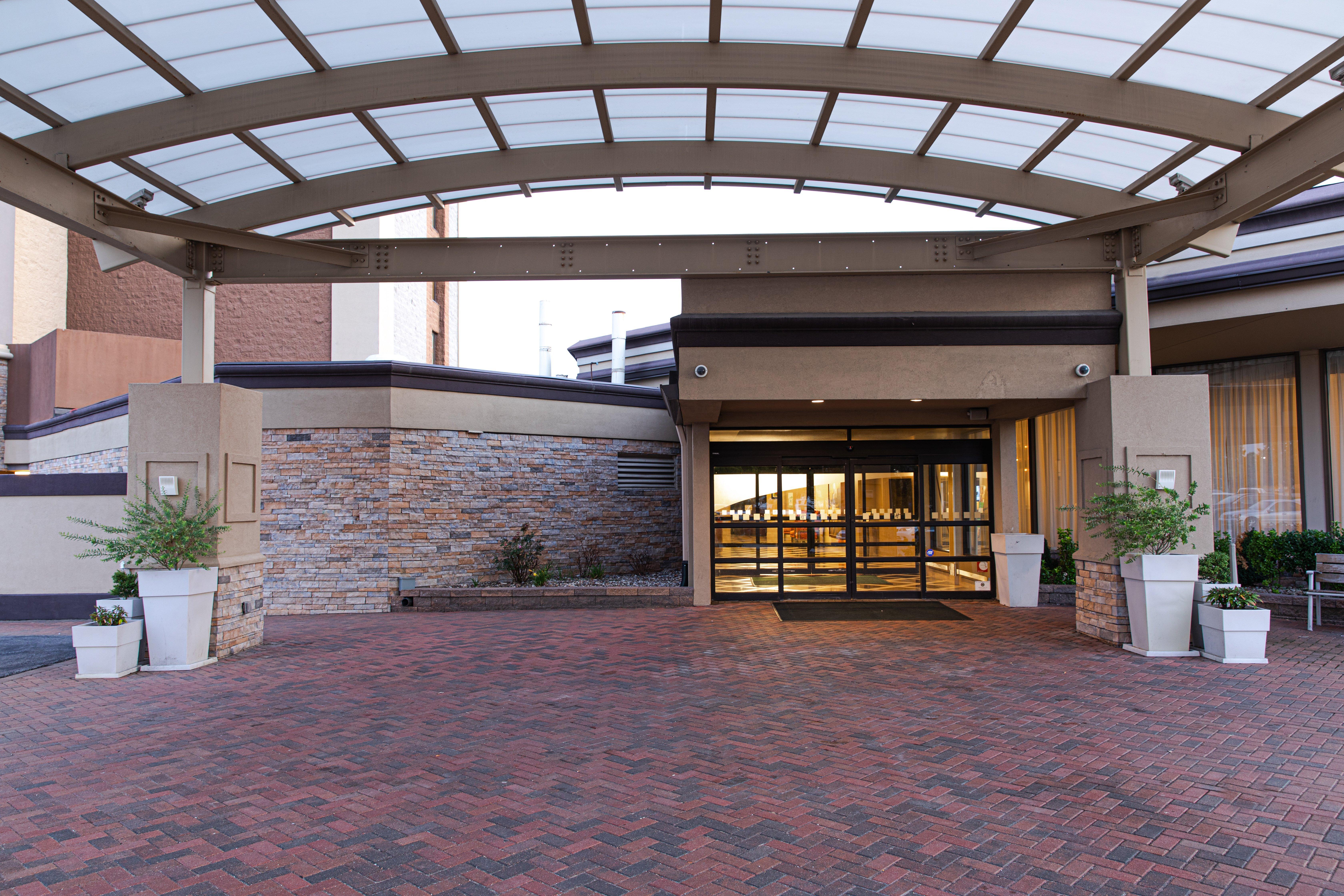 Hilton St. Louis Airport Hotel Woodson Terrace Exterior photo
