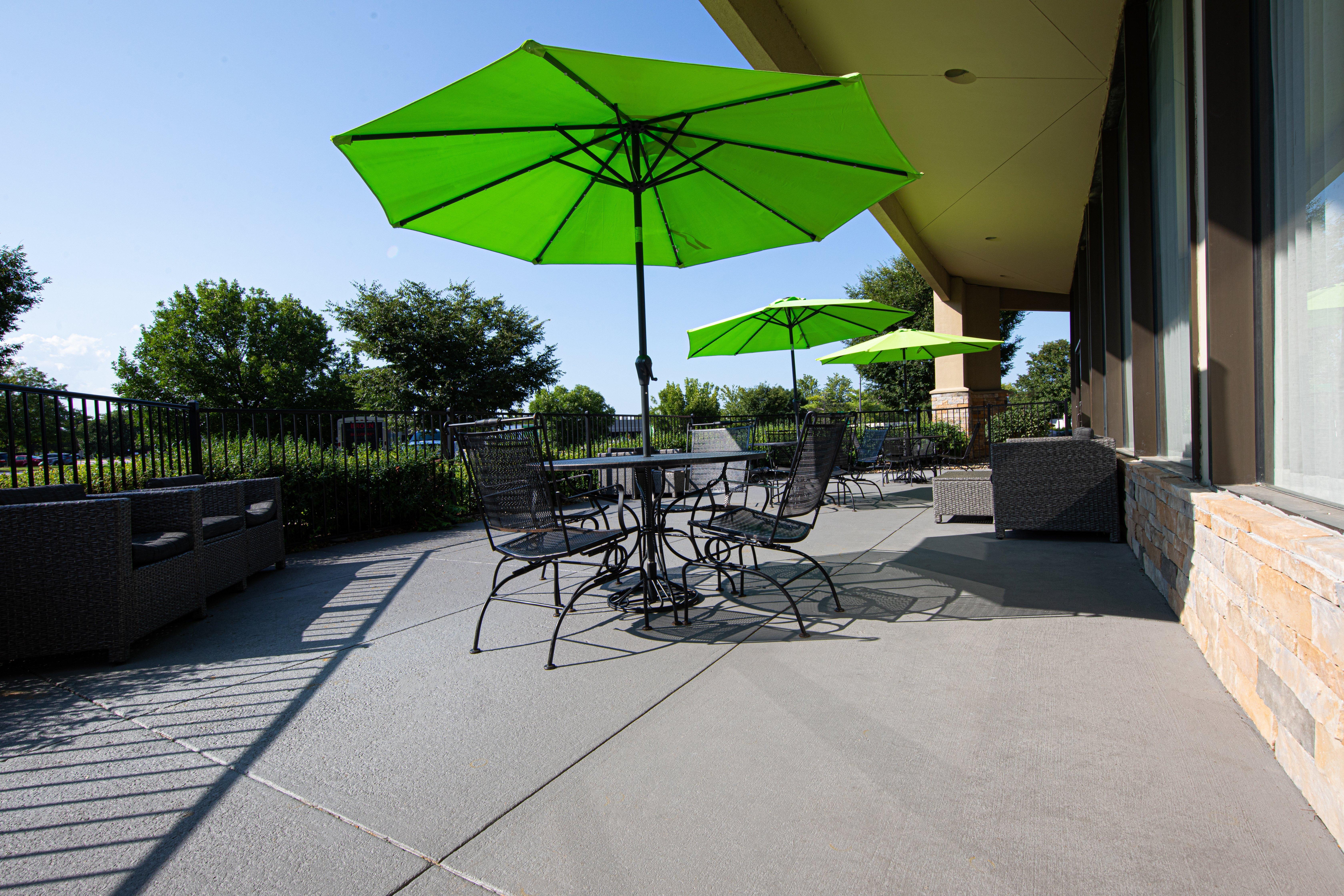 Hilton St. Louis Airport Hotel Woodson Terrace Exterior photo