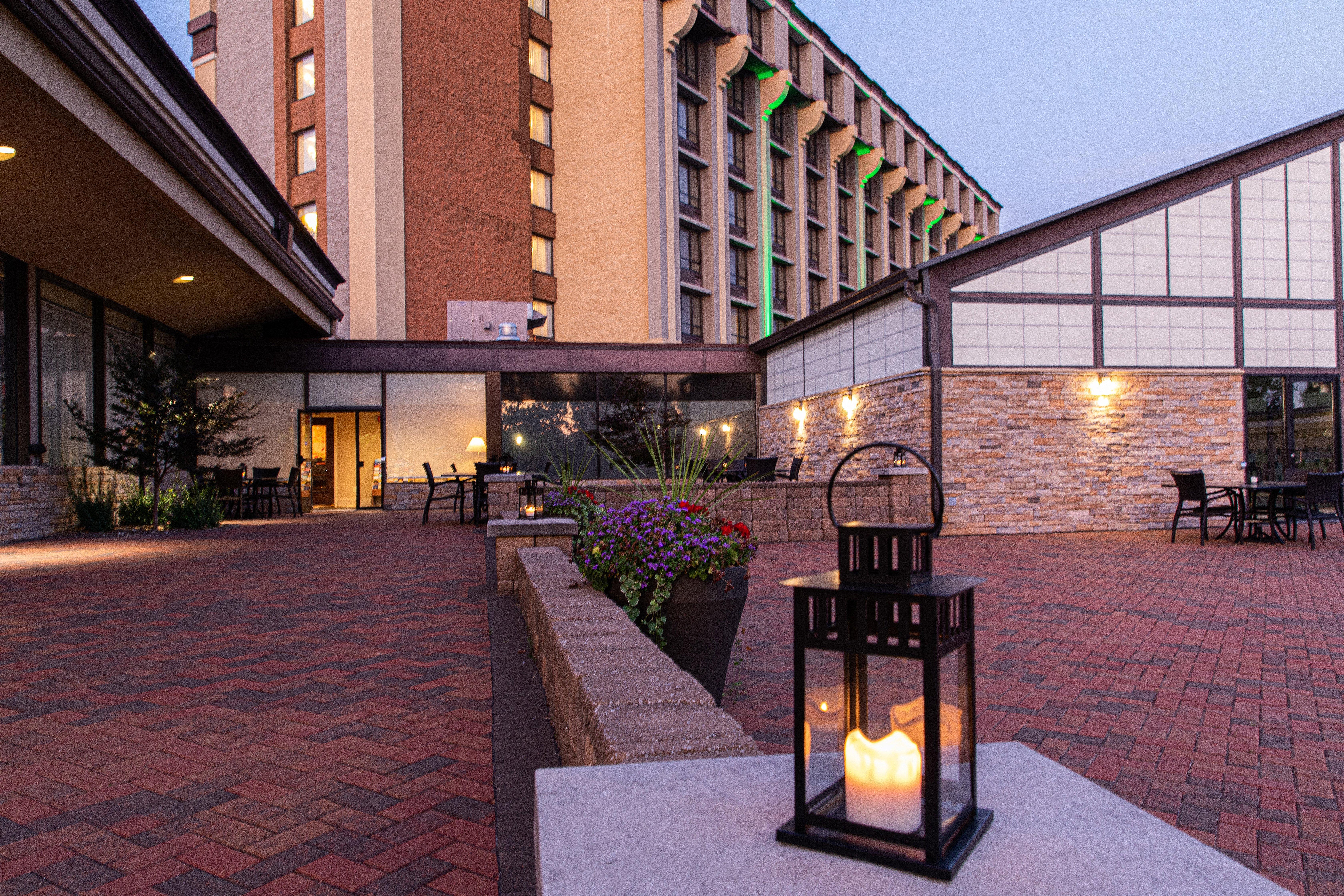 Hilton St. Louis Airport Hotel Woodson Terrace Exterior photo