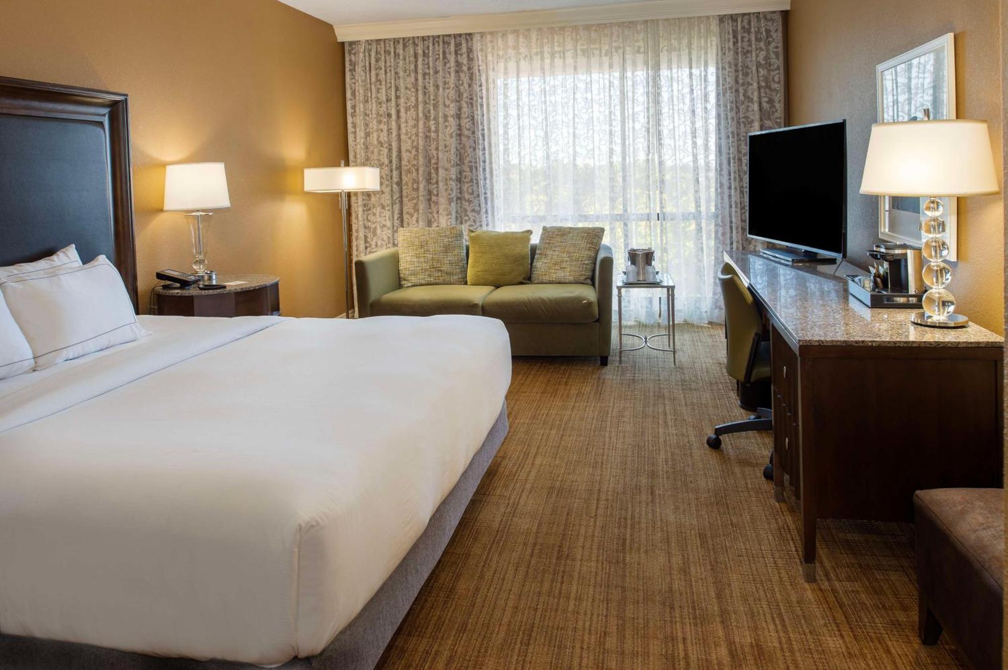 Hilton St. Louis Airport Hotel Woodson Terrace Exterior photo